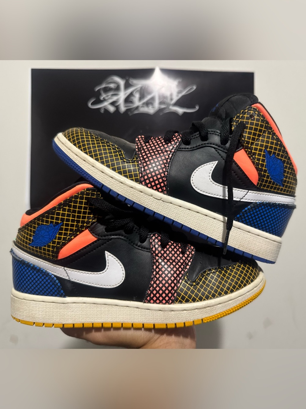Nike Air Jordan 1 mid Multicolor Grid
Size 4.5Y